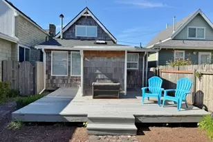 719 12th Ave, Seaside, OR 97138 - Photo 13