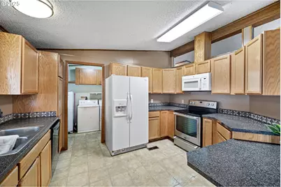 1800 Lakewood Ct #158, Eugene, OR 97402 - Photo 11