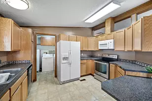 1800 Lakewood Ct, Eugene, OR 97402 - Photo 11