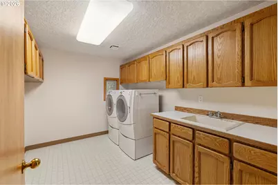 1900 Sunburst Ter, West Linn, OR 97068 - Photo 39