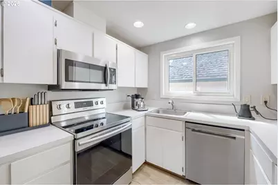 21645 SW Lois St, Beaverton, OR 97003 - Photo 13