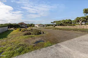 3401 NW Hidden Lake Dr, Waldport, OR 97394 - Photo 29