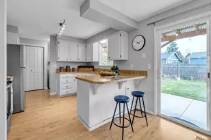 812 SW Cypress St, McMinnville, OR 97128 - Photo 9