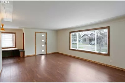 507 N 2nd St, Silverton, OR 97381 - Photo 5