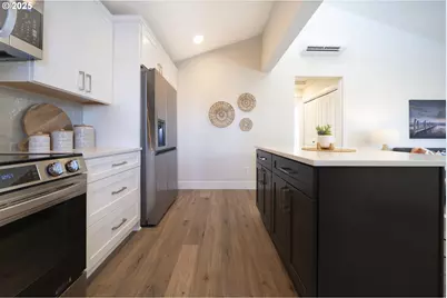 12246 Meadowlawn Dr, Oregon City, OR 97045 - Photo 5