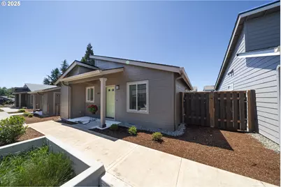 12246 Meadowlawn Dr, Oregon City, OR 97045 - Photo 1