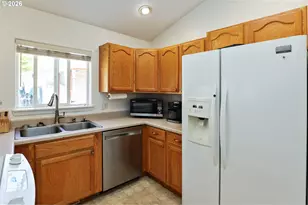 953 W 17th Ave, Junction City, OR 97448 - Photo 17