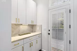 1941 SW Montgomery Pl, Portland, OR 97201 - Photo 17