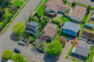 420 Willow St, Myrtle Point, OR 97458 - Photo 3