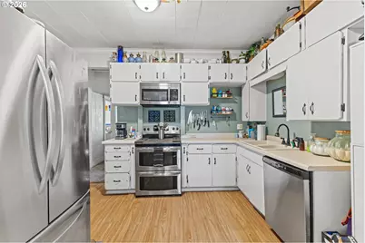 420 Willow St, Myrtle Point, OR 97458 - Photo 13