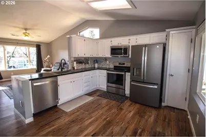 312 S Magnolia St, Cornelius, OR 97113 - Photo 7