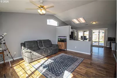 312 S Magnolia St, Cornelius, OR 97113 - Photo 3