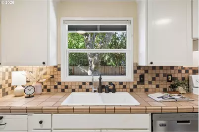 11905 SW Douglas St, Portland, OR 97225 - Photo 17