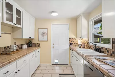 11905 SW Douglas St, Portland, OR 97225 - Photo 13