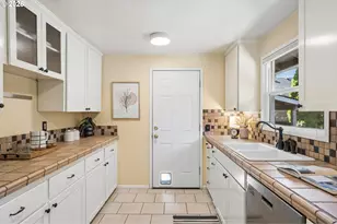 11905 SW Douglas St, Portland, OR 97225 - Photo 13