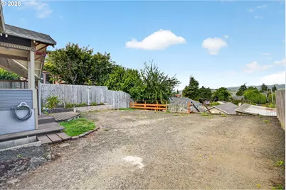 2557 Liberty St, North Bend, OR 97459 - Photo 43