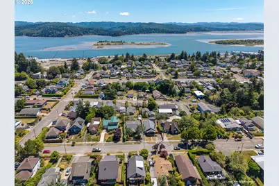 2557 Liberty St, North Bend, OR 97459 - Photo 11