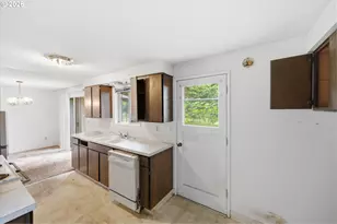 13137 SE Francis St, Portland, OR 97236 - Photo 9