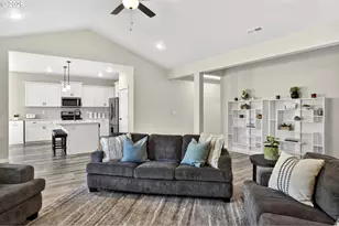 4233 E Willakenzie St, Newberg, OR 97132 - Photo 9