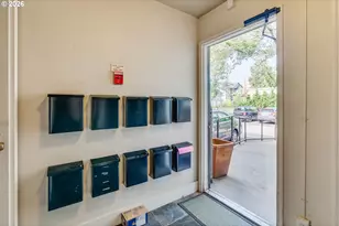 2301 SE Caruthers St, Portland, OR 97214 - Photo 27
