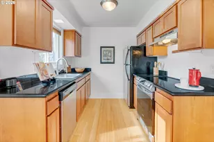 2301 SE Caruthers St, Portland, OR 97214 - Photo 13
