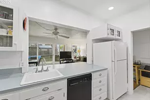 535 NE Bridgeton Rd, Portland, OR 97211 - Photo 15