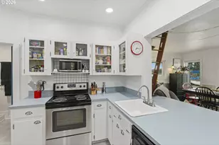 535 NE Bridgeton Rd, Portland, OR 97211 - Photo 17