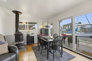 535 NE Bridgeton Rd, Portland, OR 97211 - Photo 9