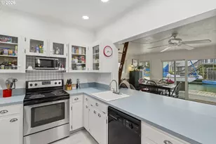 535 NE Bridgeton Rd, Portland, OR 97211 - Photo 31