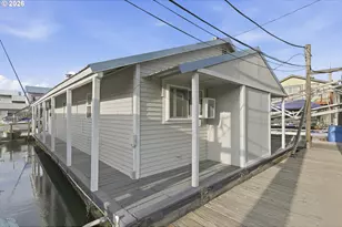 535 NE Bridgeton Rd, Portland, OR 97211 - Photo 39