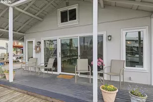 535 NE Bridgeton Rd, Portland, OR 97211 - Photo 11