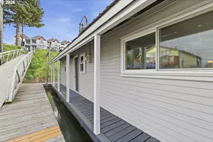 535 NE Bridgeton Rd, Portland, OR 97211 - Photo 13