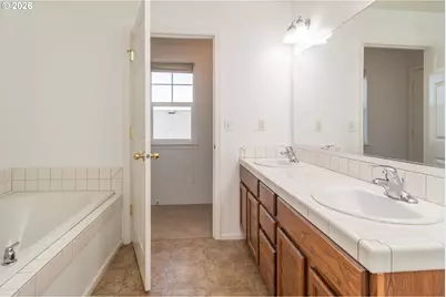 1487 NE Four Seasons Dr, Roseburg, OR 97470 - Photo 25