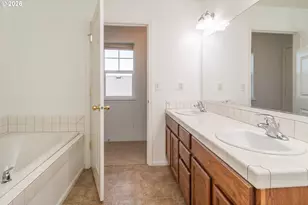 1487 NE Four Seasons Dr, Roseburg, OR 97470 - Photo 25