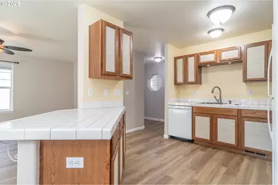 1487 NE Four Seasons Dr, Roseburg, OR 97470 - Photo 13