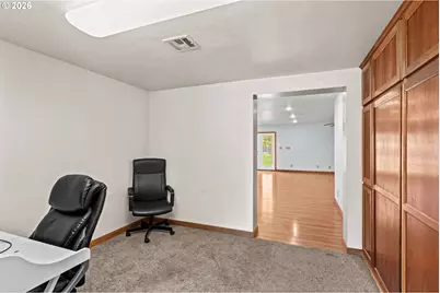 233 Howard Ave, Eugene, OR 97404 - Photo 17