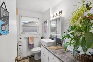 300 W Clackamas Cir, Woodburn, OR 97071 - Photo 17