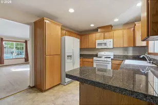 2520 SW Miles St, Portland, OR 97219 - Photo 9