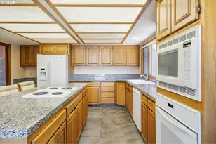 19602 Wildwood Dr, West Linn, OR 97068 - Photo 17