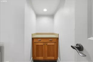 605 SW Trillium Creek Ter, Portland, OR 97225 - Photo 31