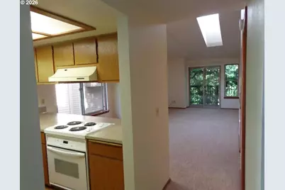 5901 SW Karla Ct, Portland, OR 97239 - Photo 3