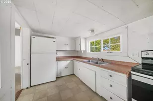 810 Johnson Ave, Cottage Grove, OR 97424 - Photo 9