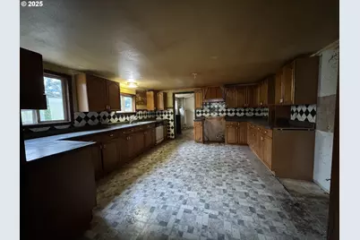 91031 Libby Ln, Coos Bay, OR 97420 - Photo 7