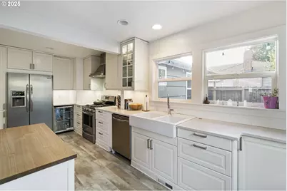 10361 NE Sacramento St, Portland, OR 97220 - Photo 11