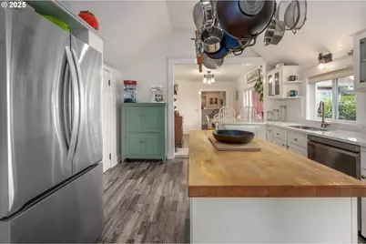 8918 SW Grabhorn Rd, Beaverton, OR 97007 - Photo 11