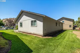 726 NE Savannah Dr, Bend, OR 97701 - Photo 13
