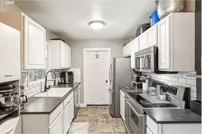 4825 SE Brookside Dr, Milwaukie, OR 97222 - Photo 3