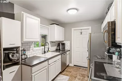 4825 SE Brookside Dr, Milwaukie, OR 97222 - Photo 5