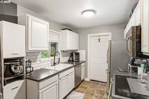 4825 SE Brookside Dr, Milwaukie, OR 97222 - Photo 5