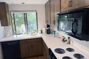 3616 Wilshire Ln, Eugene, OR 97405 - Photo 9